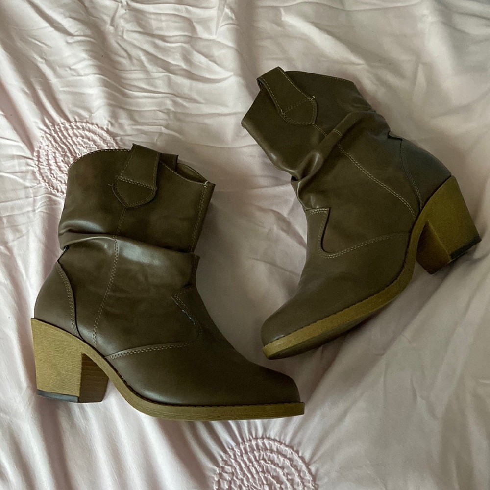 Ankle cowgirl boots - vegan leather